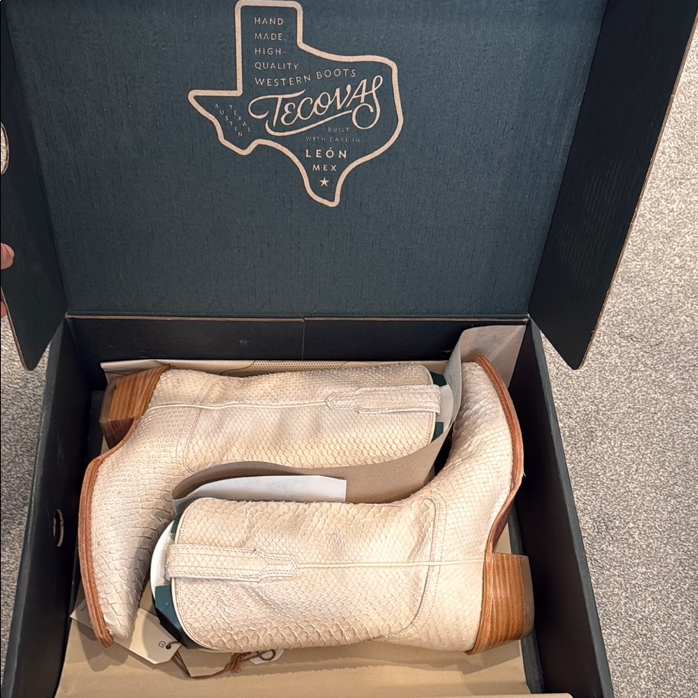 Tecovas Cream Western Boots limited edition
Worn less than a handful of times.
